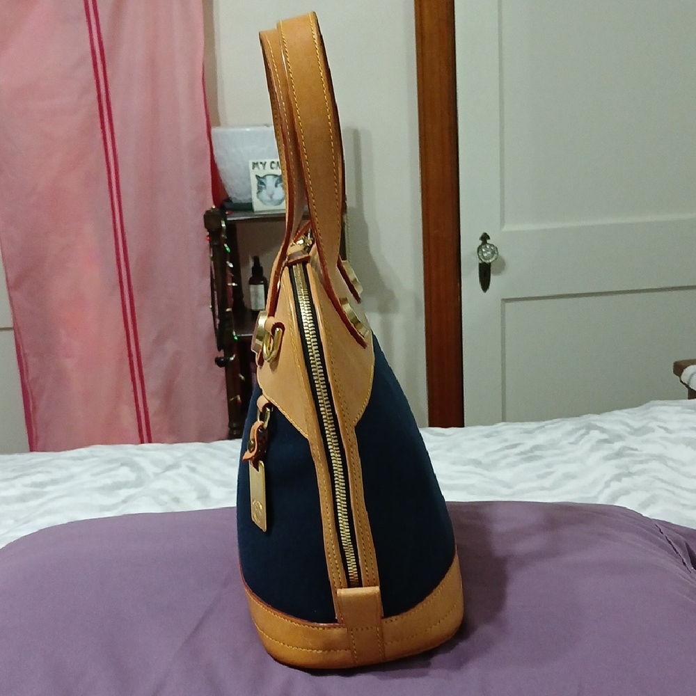 Dooney & Bourke - Picture 5 of 11